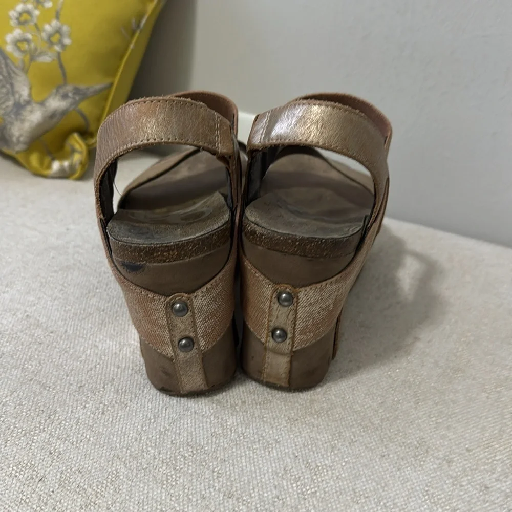 Elegant Brown Women's Sandals